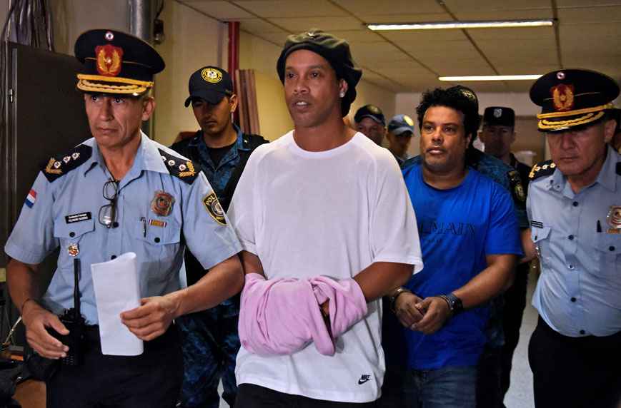 Advogado de Ronaldinho e Assis espera libertá-los em 15 dias - NORBERTO DUARTE/AFP