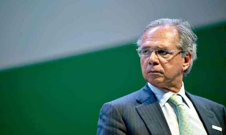 Coronavírus: Guedes se divide entre isolamento e retomada econômica - Mauro Pimentel/AFP