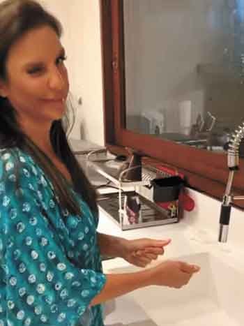  Pandemia faz artistas abrirem a casa e o coração no Instagram