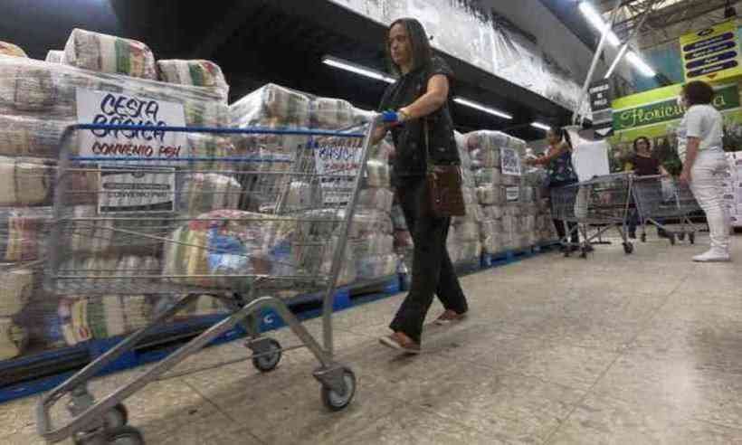 Ação distribui cestas básicas digitais a famílias carentes - Edesio Ferreira/EM/DA.Press