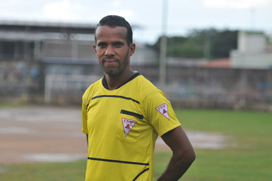 Sem jogos, árbitros mineiros precisam se desdobrar para garantir renda - Alexandre Guzanshe/EM/D.A Press