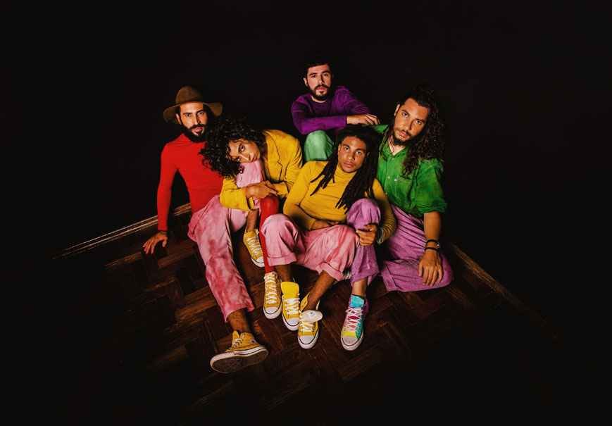 A Outra Banda da Lua lança álbum homônimo nesta terça-feira. - SARAH LEAL/DIVULGAÇÃO 