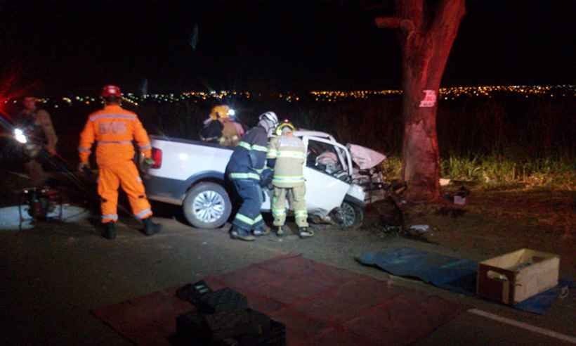 Acidente com carro roubado deixa um morto na BR-262 - Corpo de Bombeiros/Divulgação