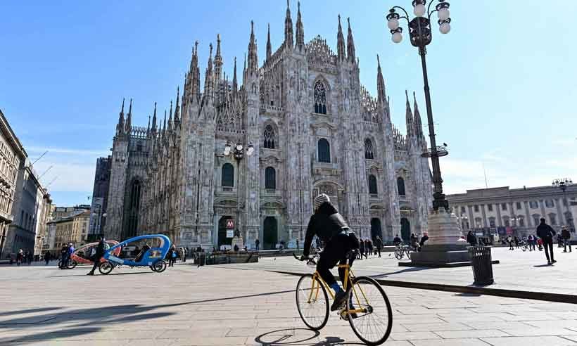 Sozinho na Catedral de Milão, Andrea Bocelli canta para o mundo todo hoje - Miguel Medina/AFP