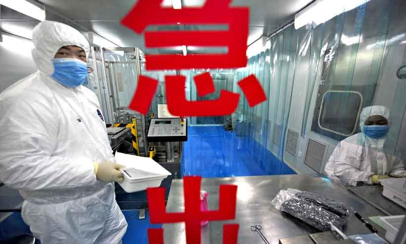 China autoriza testes clínicos de duas novas vacinas contra o novo coronavírus - Peter Parks/AFP