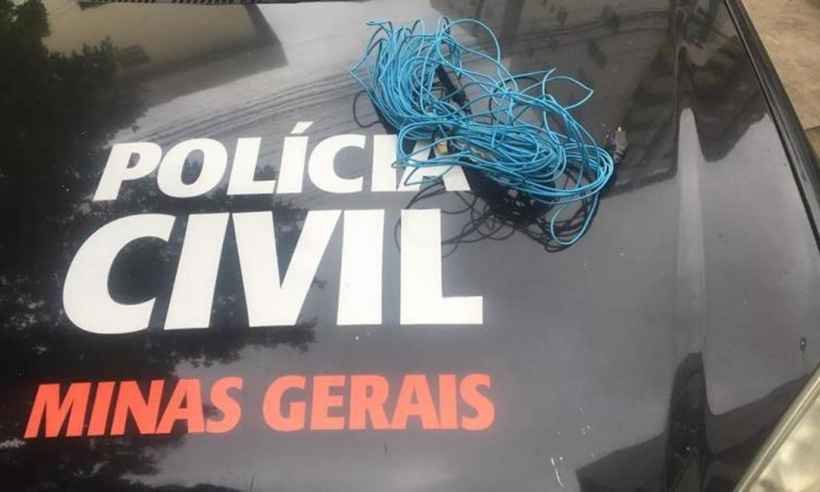 Mulher é presa após ser filmada espancando a filha de 7 anos em Montes Claros - Polícia Civil/Divulgação