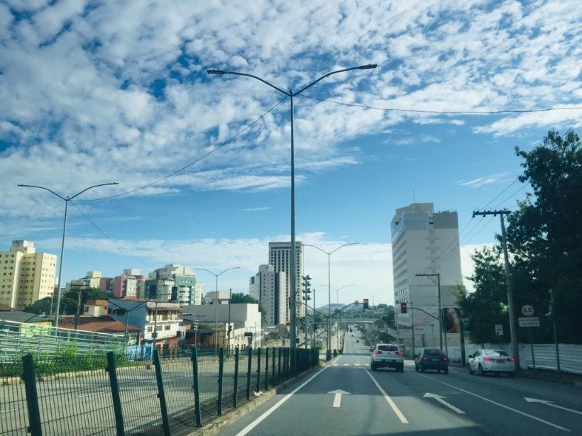 Domingo ficará nublado e frio, com chuva rápida em BH - Edésio ferreira/EM/D.A.Press