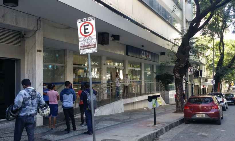 Caixa abre 775 agências em todo o Brasil neste feriado; 54 são em Minas, seis delas em BH - Edesio Ferreira/EM/D. A. Press