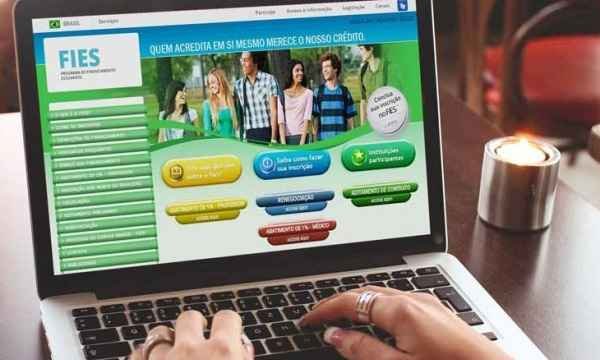 Câmara aprova texto-base de projeto que suspende pagamentos do Fies durante crise - Reprodução/Internet