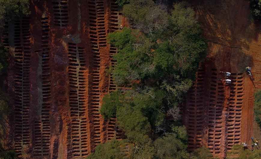  COVID-19: Estatísticas mostram que relaxar o isolamento social pode ser desastroso - Miguel Schincariol/AFP