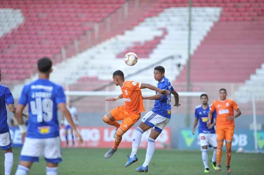 Em plena pandemia, não é hora de retomar o futebol - ALEXANDRE GUZANSHE/EM/D.A PRESS - 15/3/20