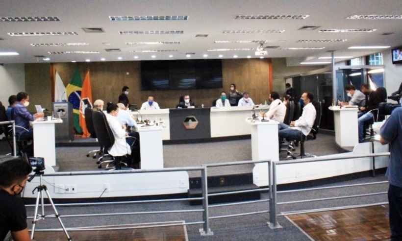 Vereadores de Divinópolis recusam 'salário mínimo' e aprovam corte de 25% - Divulgação/CMD