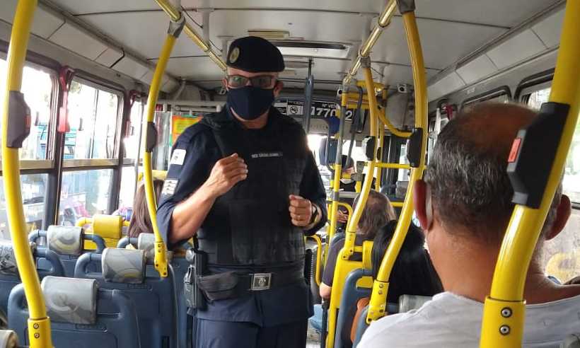 Coronavírus: blitz educativa da Guarda Municipal orienta população sobre importância do uso de máscaras - Divulgação/Guarda Municipal de BH