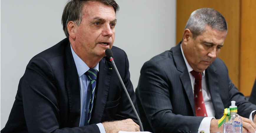 A inércia do governo de Jair Bolsonaro e a caneta fatal com a COVID-19 -  Isac Nóbrega/PR