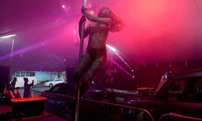 Casa noturna nos EUA cria drive-thru de striptease em tempos de coronavírus - Steve DYKES / GETTY IMAGES NORTH AMERICA / Getty Images via AFP