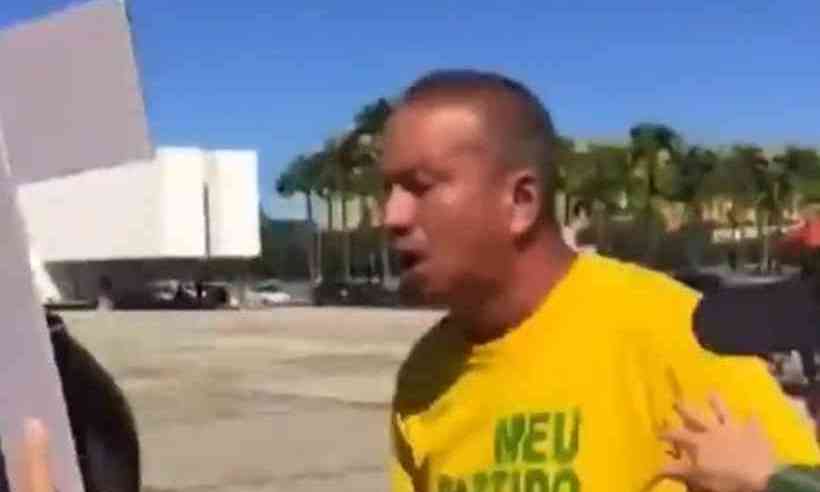 Apoiadores de Bolsonaro que agrediram enfermeiros em Brasília serão processados - Reprodução Twitter @fabiofelixdf