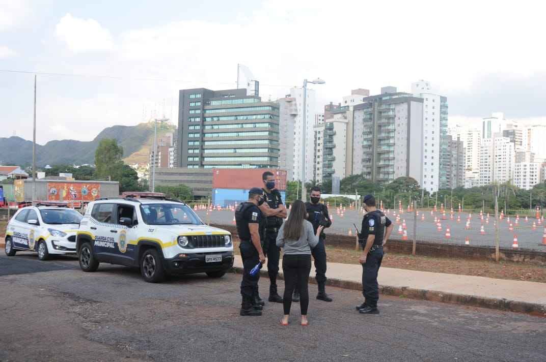 Após protesto de moradores, 'culto drive-in' é cancelado em BH - Juarez Rodrigues / EM