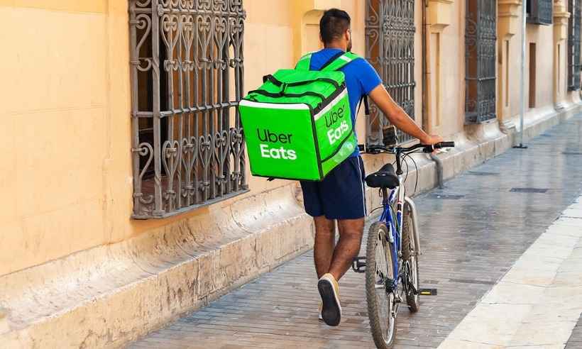 Serviço de entrega de comida Uber Eats se retira de sete mercados no mundo - postcardtrip/Pixabay 