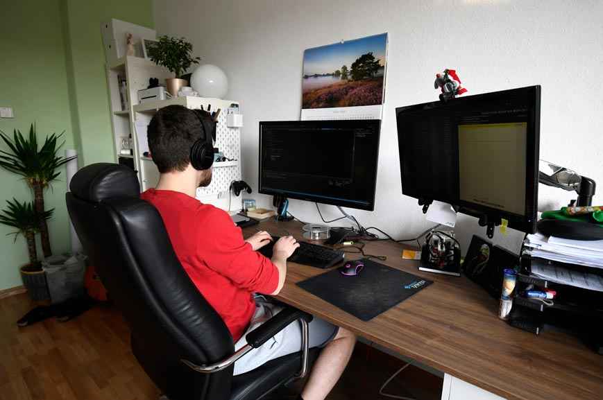 Saúde mental dos empregados na quarentena preocupa as empresas  - Ina Fasbiner/AFP