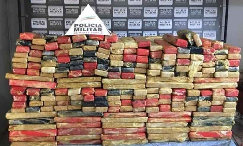 PM apreende mais de 700kg de maconha e prende 3 em Abaeté - Polícia Militar/Divulgação