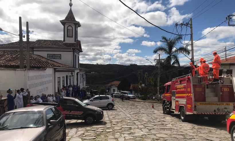 Bombeiros levam música para ruas de Diamantina no Dia das Mães - Bombeiros/Divulgação
