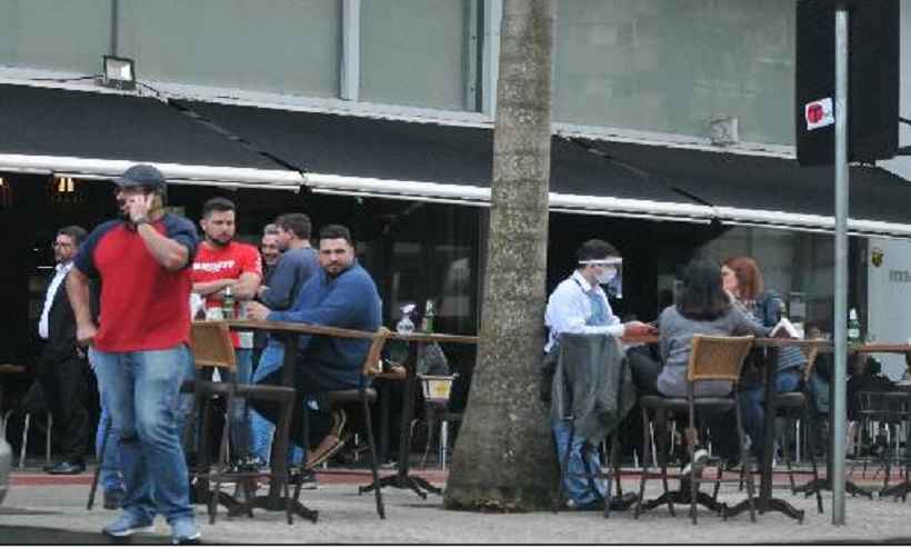 Kalil chama de 'estúpido' movimento em bares de Nova Lima  - Alexandre Guzanshe/EM/D.A Press