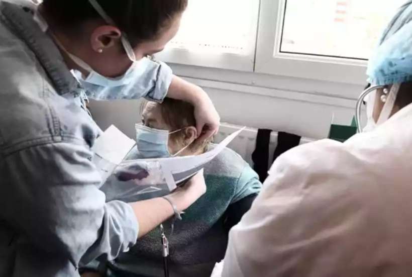 'Anticorpos gêmeos' extraídos de paciente curado neutralizam coronavírus -  AFP/ALAIN JOCARD