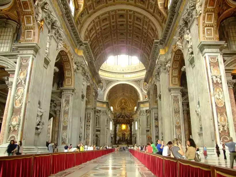 Basílica de São Pedro, completamente desinfectada, reabre ao público na segunda-feira -  Carlos Altman/EM/D. A Press