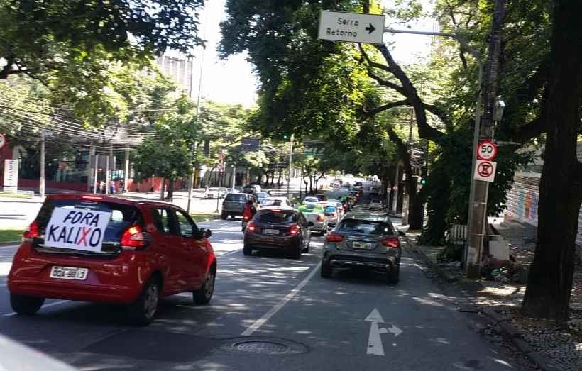 Carreata bolsonarista pede reabertura do comércio em Belo Horizonte - Edésio Ferreira/EM/D. A Press