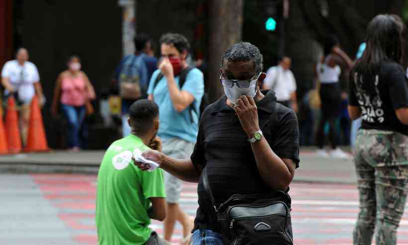 Máscaras descartáveis estão cada vez mais caras e escassas nas farmácias de BH - Leandro Couri/EM/D.A Press - 7/4/20