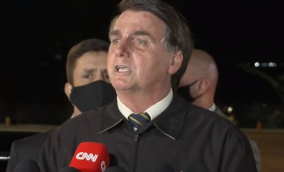 'Não foi nem tiro de festim, foi um traque', diz Bolsonaro sobre vídeo da reunião - Reprodução