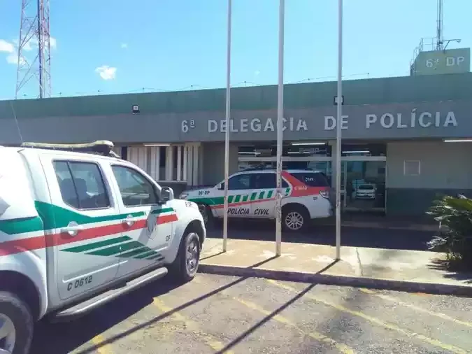 Coronavírus: mulher contaminada cospe em policiais civis ao ser detida - Caroline Cintra/CB/D.A Press