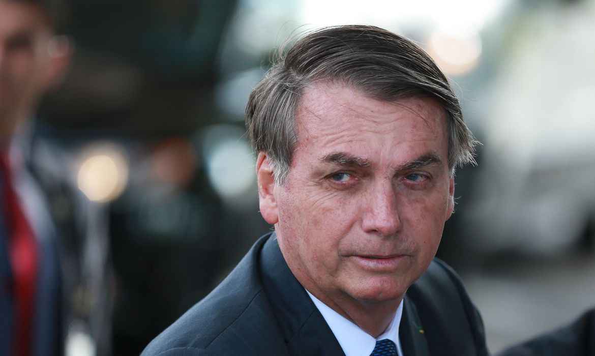 Bolsonaro: 'Cadê a Folha? Cadê O Globo? Estadão não tá aí não, gente?' - Reprodução/Agência Brasil