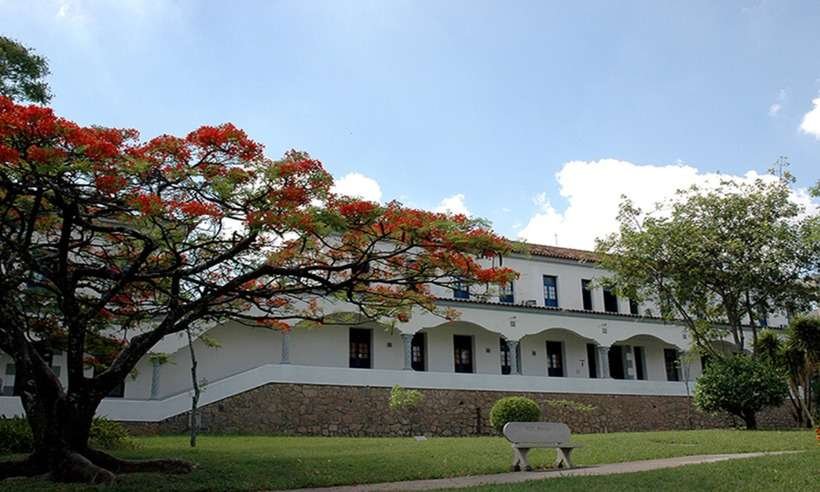 Coronavírus: alunos da PUC Minas querem redução de mensalidades - pt.wikipedia/org