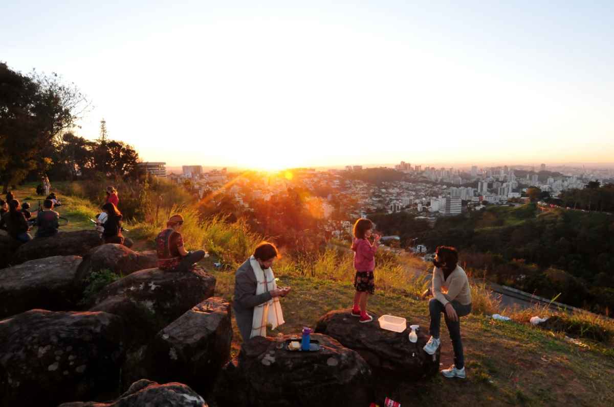 Veja fotos do pôr do sol desta quinta-feira em Belo Horizonte - Túlio Santos/EM/D. A Press