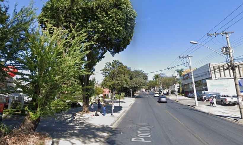 Dupla é presa suspeita de roubar loja de conveniência na Pampulha   - Google Street View/ Reprodução