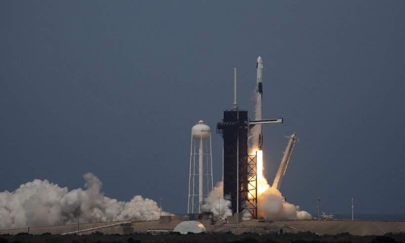 Primeiro voo espacial comercial é lançado com sucesso nos EUA - Saul Martinez/Getty Images/AFP