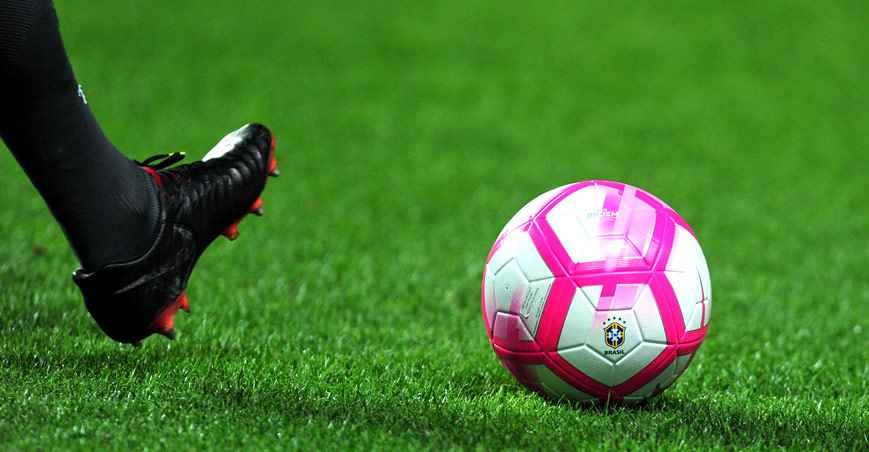 O governo não deve ajudar os clubes de futebol a pagar suas dívidas - Ramon Lisboa/EM/D.A Press