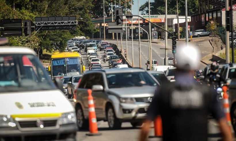 Coronavírus: 'blitz' da Saúde aborda mais de 800 carros em BH - Leandro Couri/EM/D.A Press
