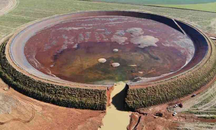 Bombeiros afastam risco iminente de ruptura da outra barragem no Alto Paranaíba, em Minas - Divulgação/Corpo de Bombeiros