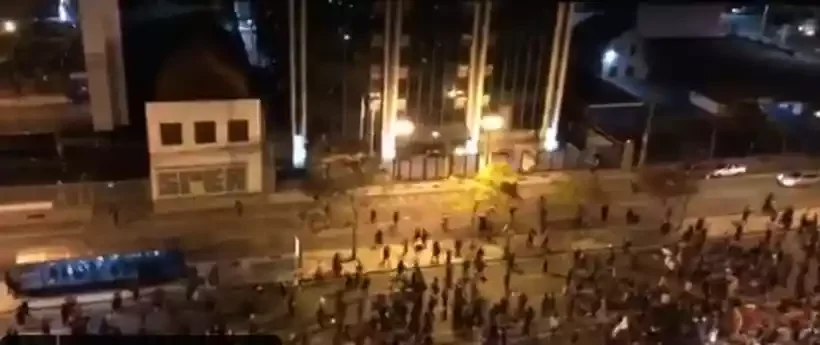Com confusão, Curitiba tem noite de protestos contra racismo e fascismo - Twitter/Reprodução