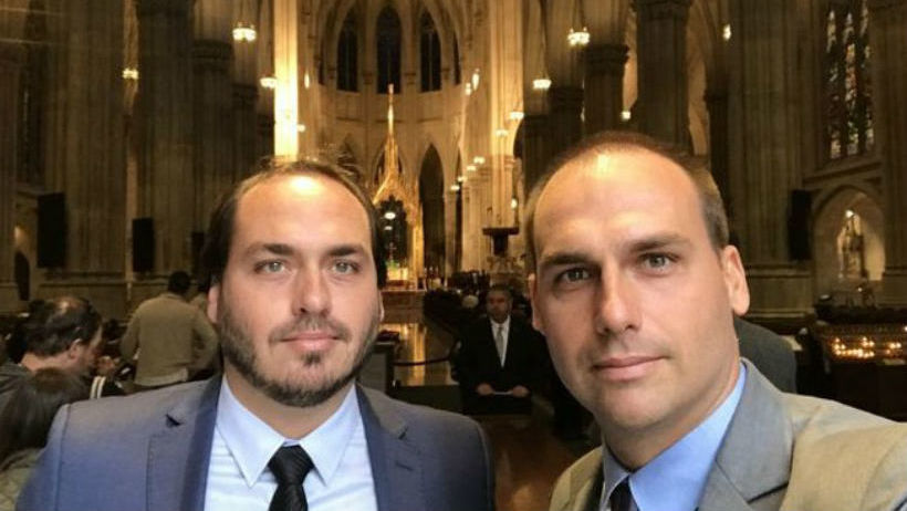 Carlos e Eduardo Bolsonaro criticam vazamento de dados pessoais - Reprodução/Redes Sociais