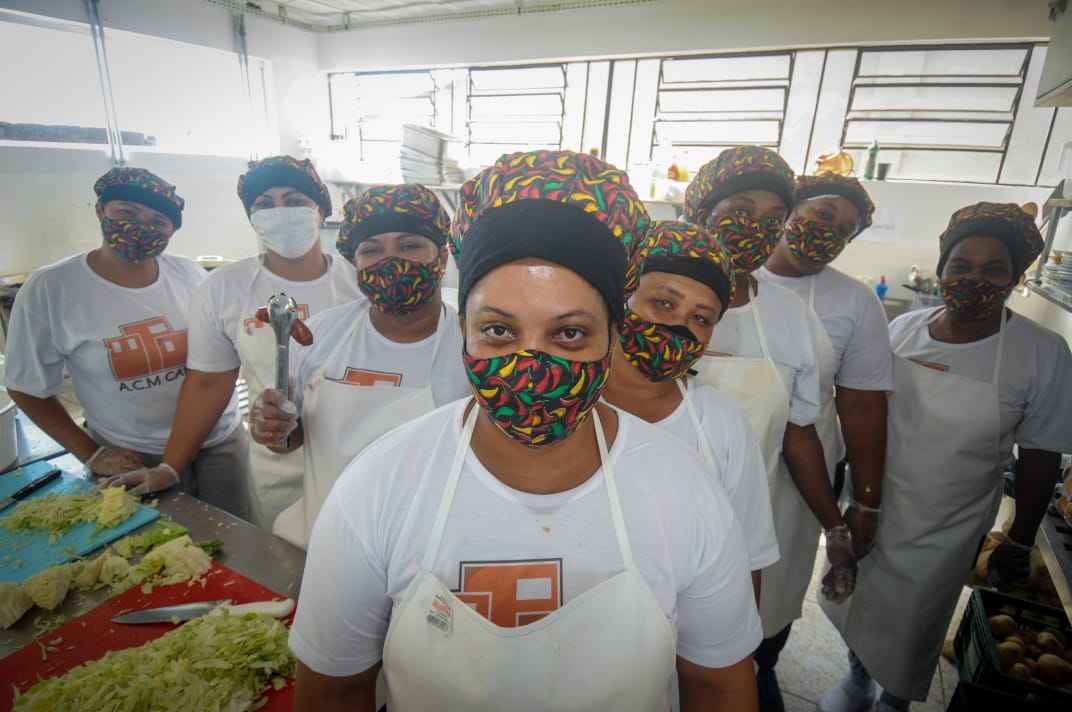 Projeto distribui 2 mil marmitas por dia e cria 75 empregos no Aglomerado da Serra, em BH - Leandro Couri/EM/D.A PRESS