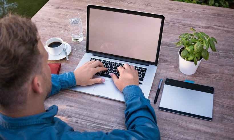 Home office veio para ficar, mas empresas têm de cumprir regras - Lukas Bieri/Pixabay 
