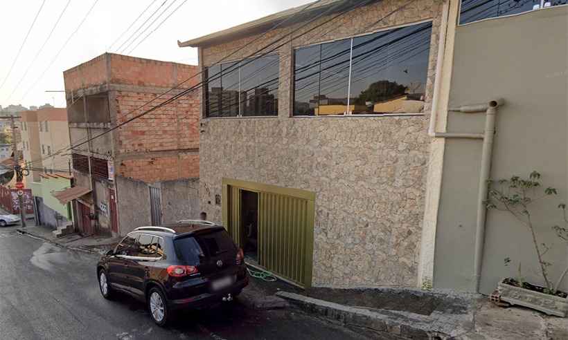 Dono de 'drive-thru' do pó, casal é pego no flagra, tenta subornar PMs, mas acaba preso em BH - Reprodução/Google Street View