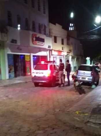 Gerente de banco e a mulher são feitos reféns durante assalto à mão armada  - Redes Sociais/Divulgação