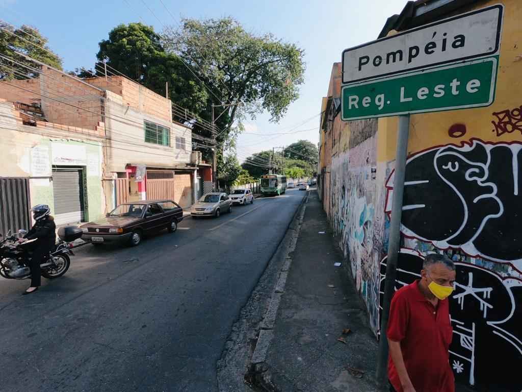 Bairro de BH com mais mortes por COVID-19, Pompeia tem pouco movimento nas ruas e moradores atentos - Edésio Ferreira/EM D.A. Press