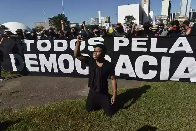 Manifestação antifascista ocupa a Esplanada, com protestos pela democracia - Minervino Júnior/CB/D.A Press