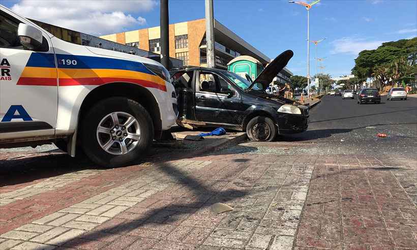 Haitianos são presos por roubar carro em Contagem  e causar batida durante fuga  - Divulgação 
