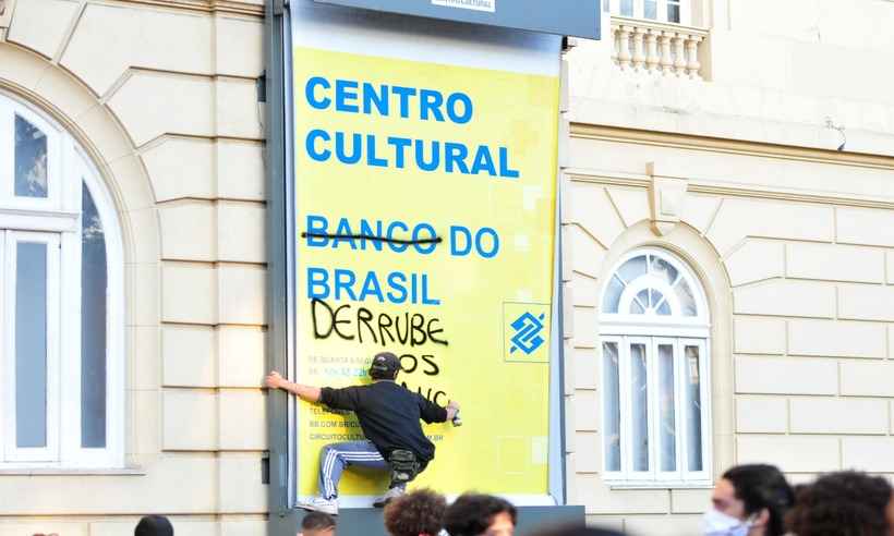 Polícia prende dois homens suspeitos de pichação durante ato em BH - Túlio Santos/EM/D.A Press